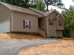 1037 Hogan Rd, Burns, TN 37029