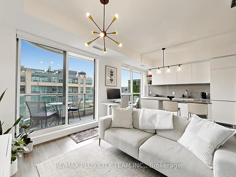 377 Madison Ave #503 — Photo 3