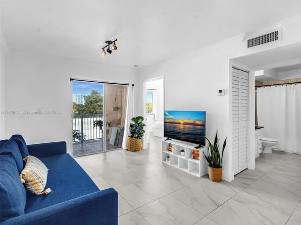 2441 SW 31st Ave APT 202, Miami, FL 33145