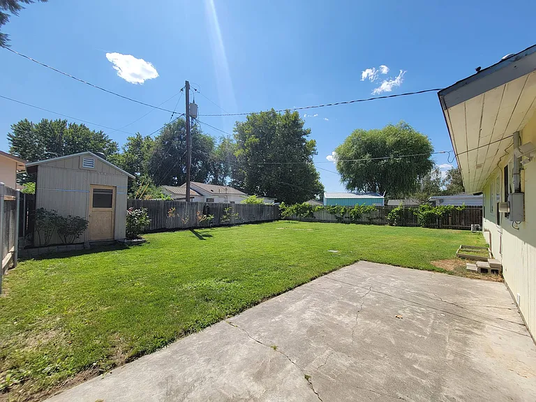 425 W 12th Ave — Photo 15