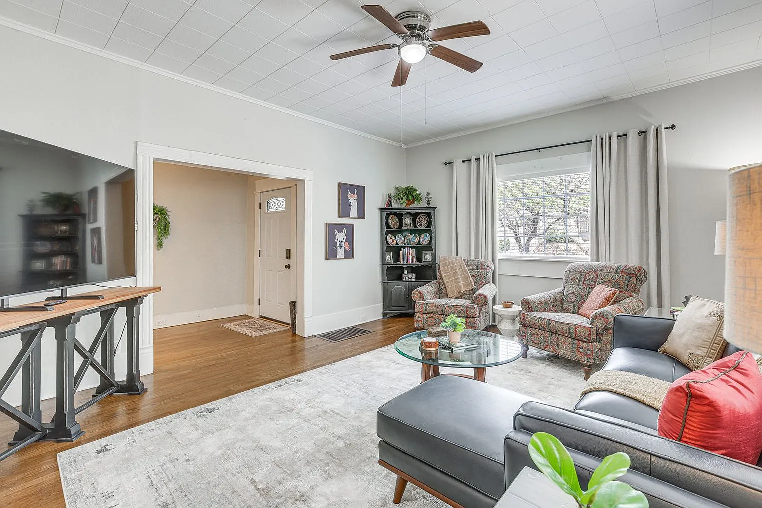 2 bed, 1.0 bath, 1399 sqft, $3,340 — Photo 4