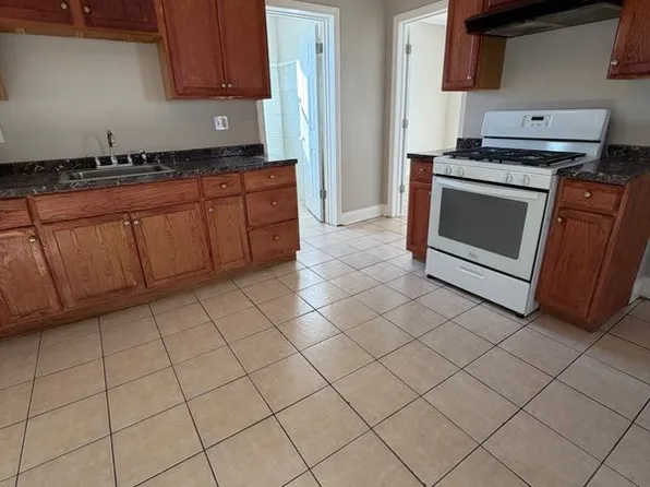 171 Capen St Floor 1, Hartford, CT 06120