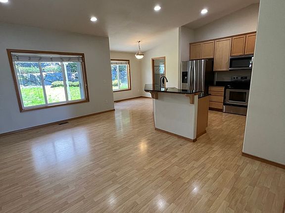 3rd image of 5005 64th Ave NE
