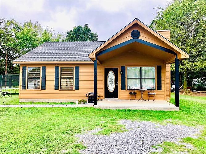 1st image of 329 Orchard Dr