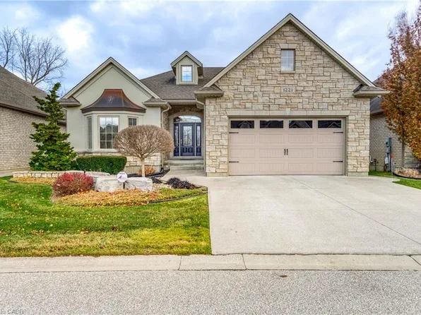 1221 Mike Weir Dr, Sarnia, ON N0N 1C0