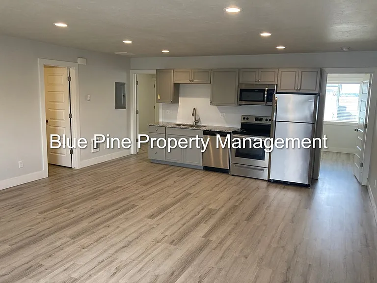 170 Opal Ct #1 — Photo 3