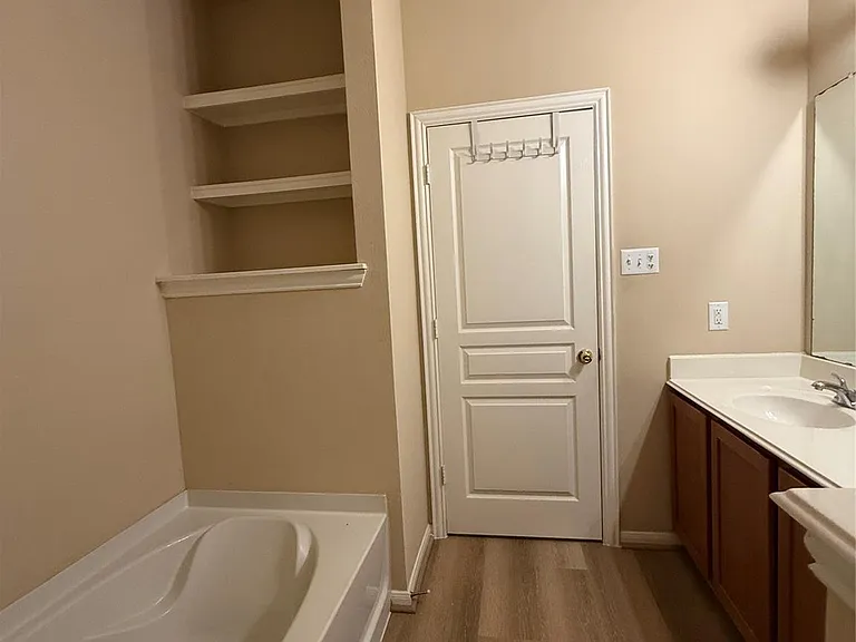 8206 Malago Point Dr — Photo 17