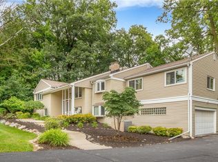 35984 Quakertown Ln, Farmington Hills, MI 48331