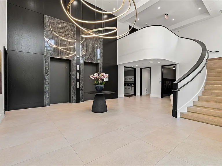 100 Linden St #203 — Photo 37