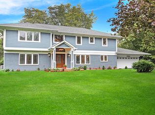 17W152 Hillside Ln, Willowbrook, IL 60527