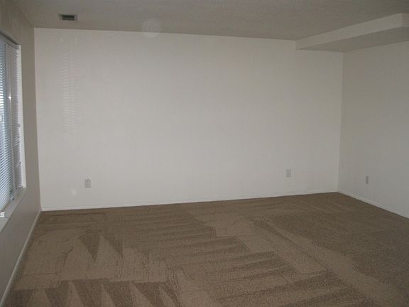 4th image of 3804 S Yosemite St