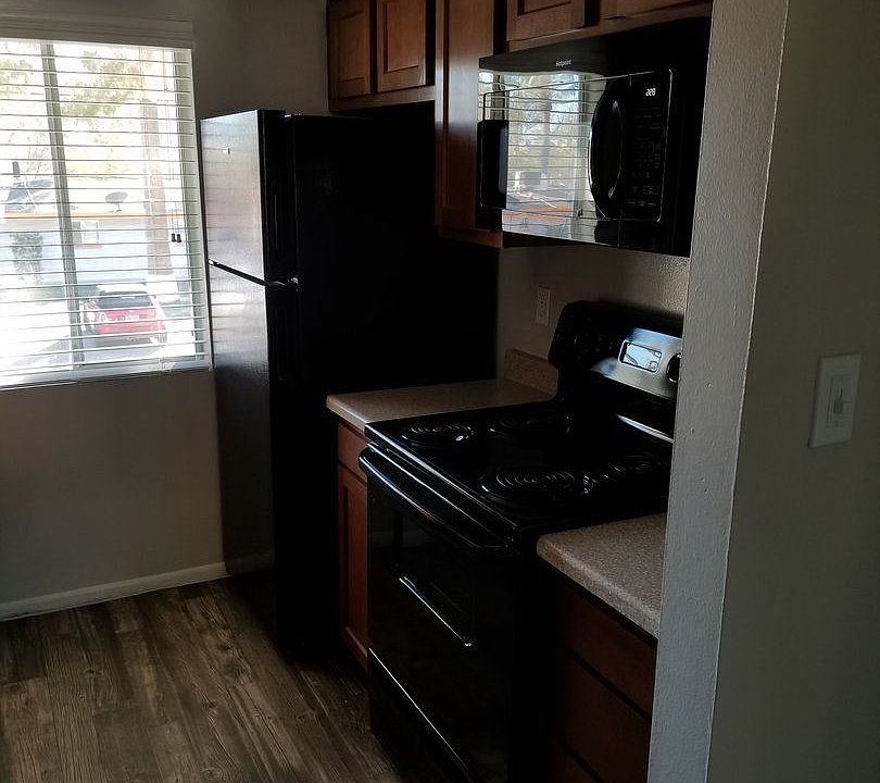 1st image of 805 W Brown St #7527488