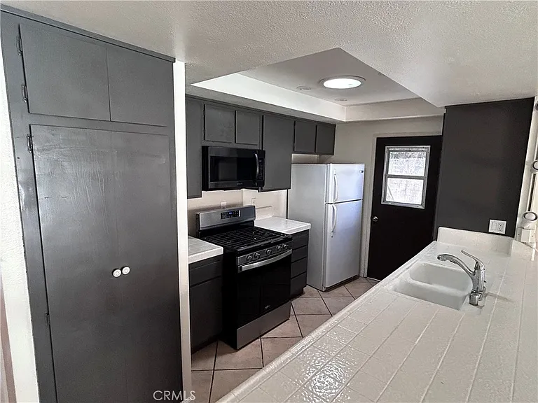 1271 N Emogene St — Photo 4