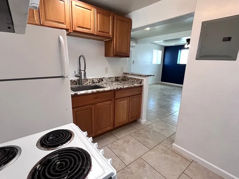3713 S 7th Ave — Photo 9