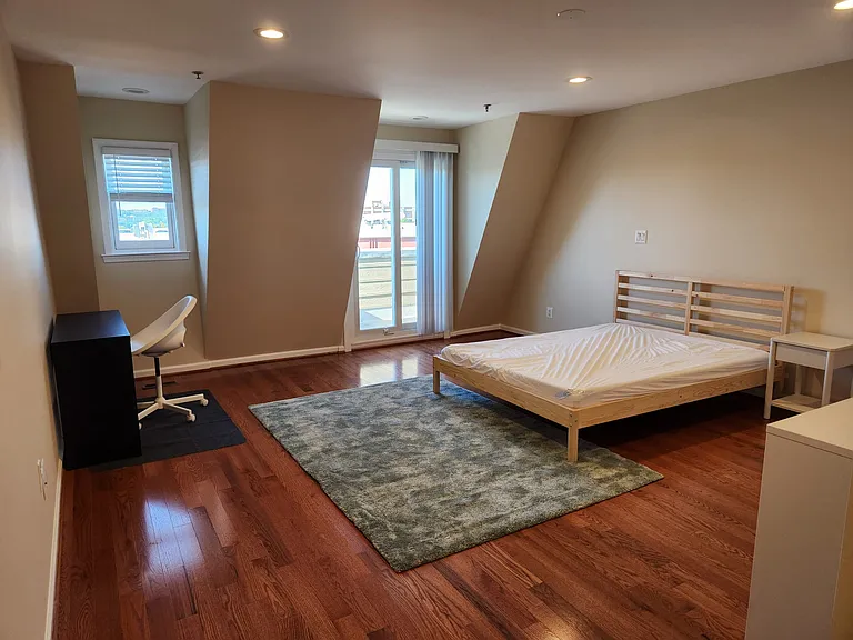 1116 K St NE — Photo 17