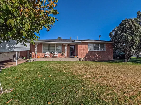 606 NW 3rd St, Happy, TX 79042