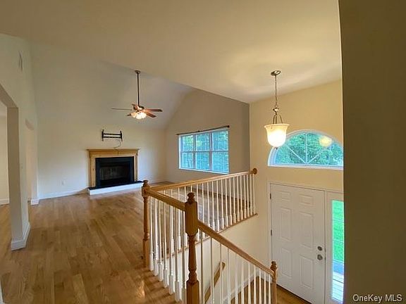5th image of 43 Donna Chrystie Ln
