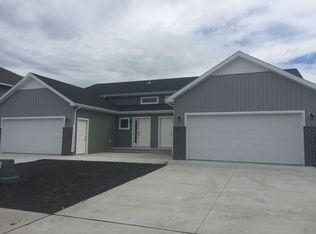 911 Eaglewood Ave, West Fargo, ND 58078