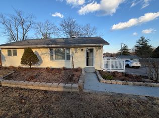 13 E Meadow Ln, Ballwin, MO