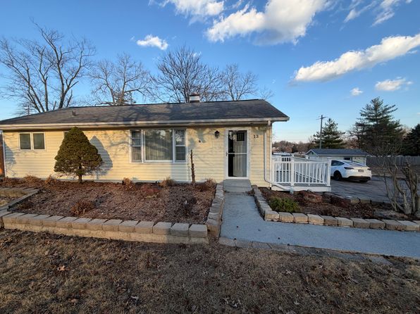 13 E Meadow Ln