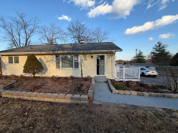 13 E Meadow Ln, Ballwin, MO 63021