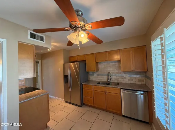 9858 W SILVERBELL Drive, Sun City, AZ 85351