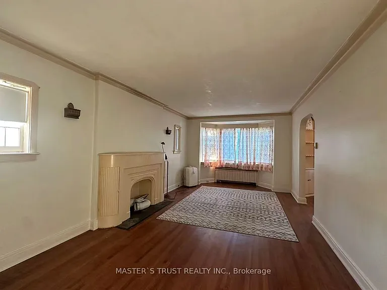 389 Lawrence Ave W — Photo 31