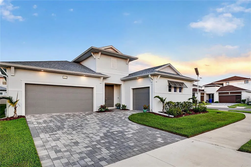 4 bed, 3.5 bath, 2370 sqft, $4,500 — Photo 1