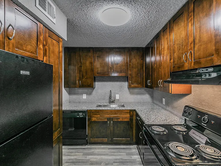 Verano Oaks Apartments — Photo 34