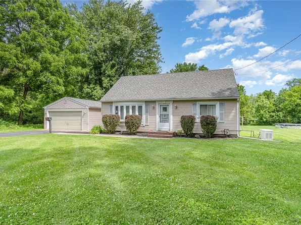 2622 Nichols St, Spencerport, NY 14559