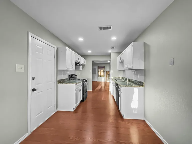 5009 Ridgehaven Dr — Photo 4