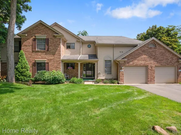29691 Pine Ridge Cir, Farmington, MI 48331