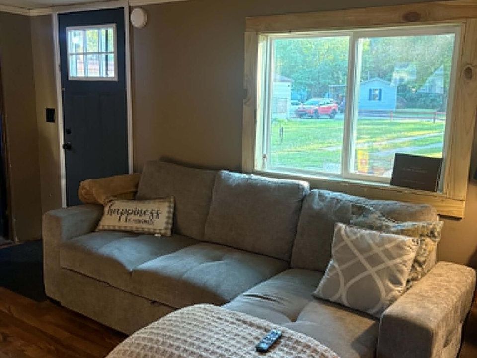 2nd image of 2407 Maple Rd