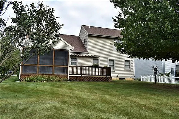 3 bed, 2.5 bath, 1800 sqft, $3,600 — Photo 4