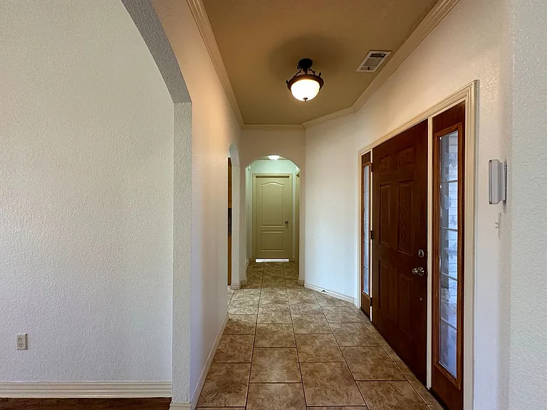 612 Windbrook Ct — Photo 4