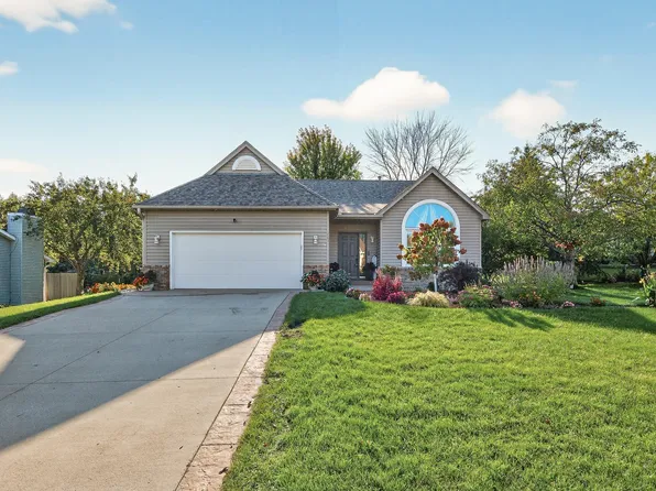 2084 Parkview Ln, Woodbury, MN 55125