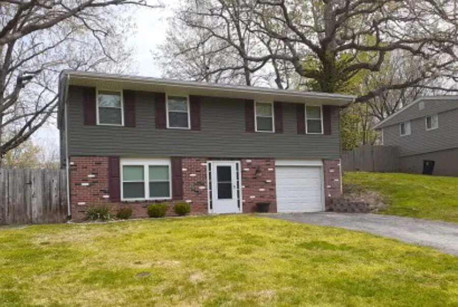 708 Chatelet Ln photo 1