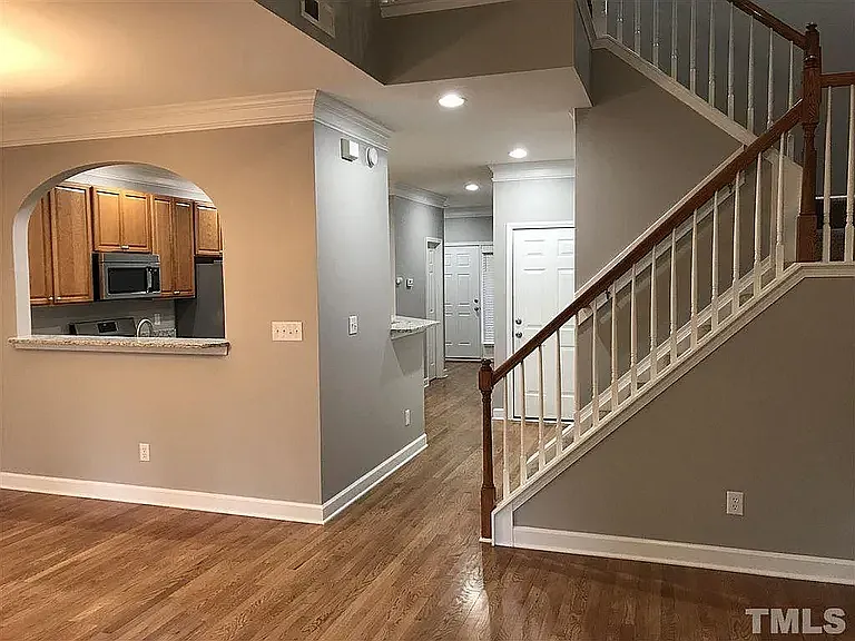 834 Saratoga Dr — Photo 3