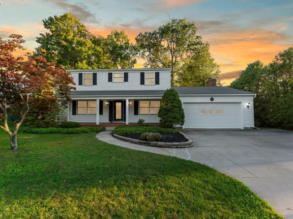 4973 Woodview Dr, Vermilion, OH 44089