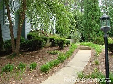 Front Entrance View : Professionally manicured front entrance awaits you.