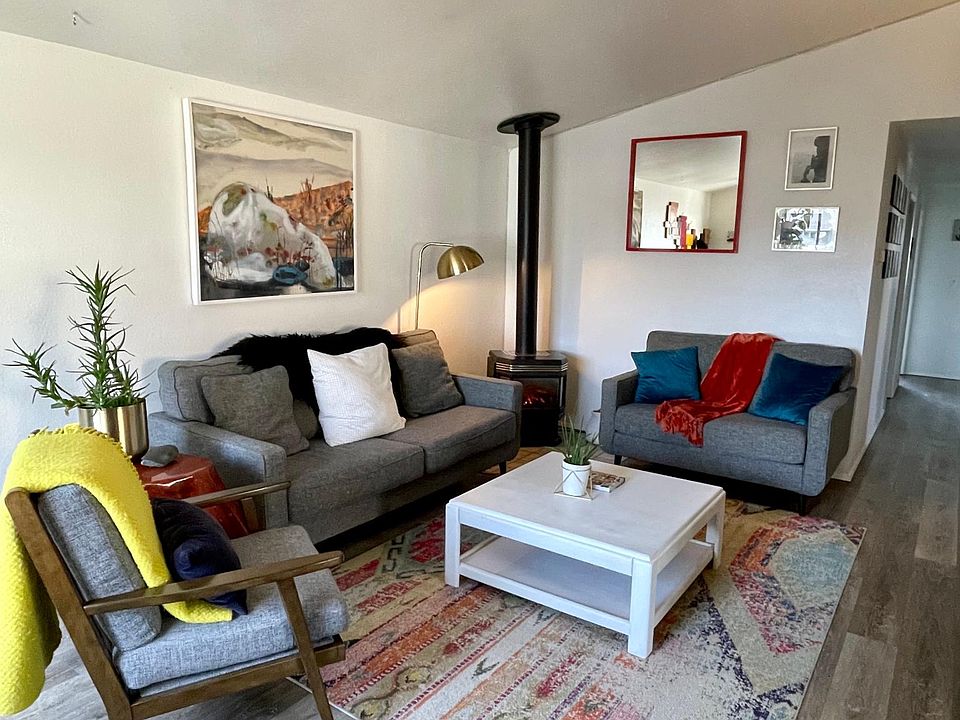 Living room - seating for six