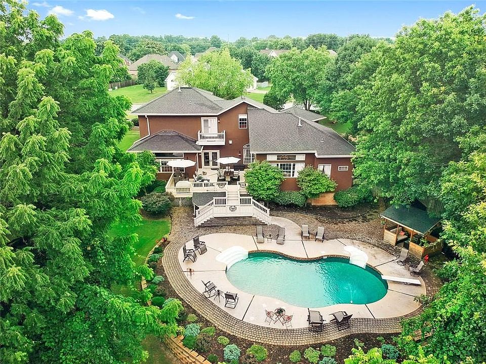 1st image of 2053 N Bridgeport Dr