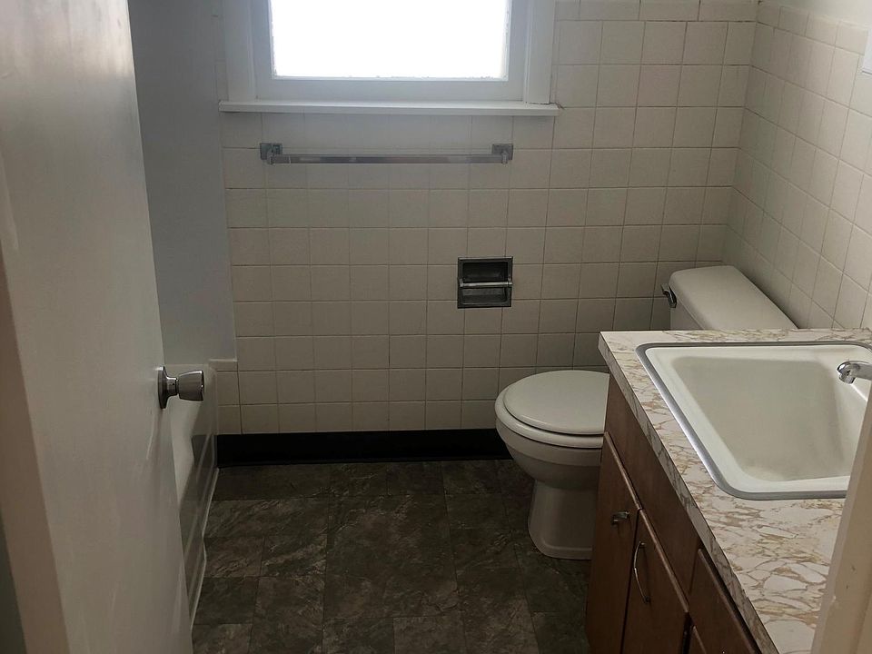 1st image of 418 11th Ave W APT 6
