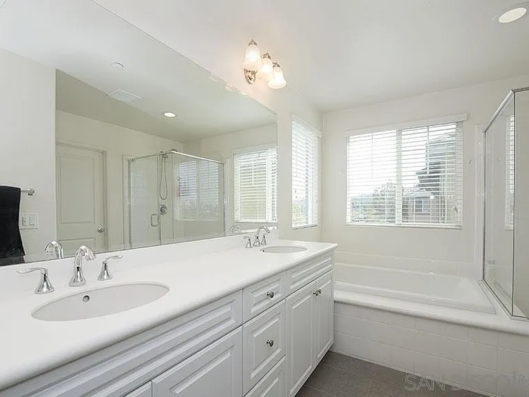 512 Moonlight Dr — Photo 13