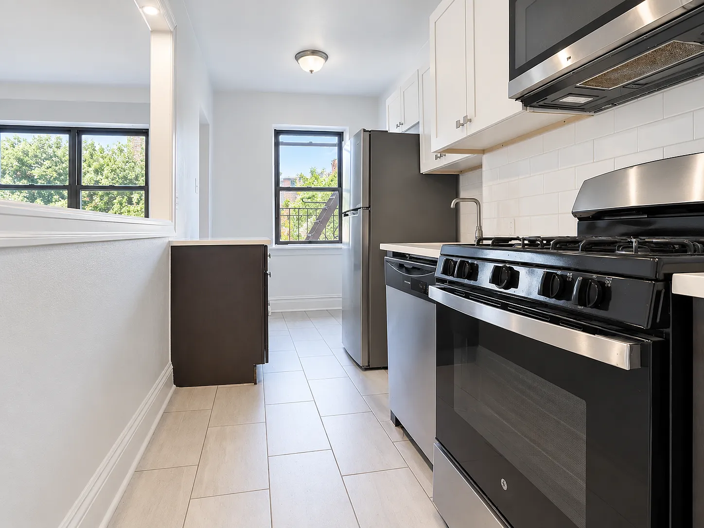 130 Bayridge Parkway — Photo 3