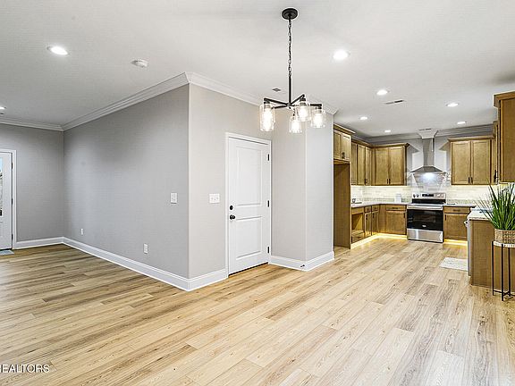 5th image of 8136 Chestnut Hill Ln