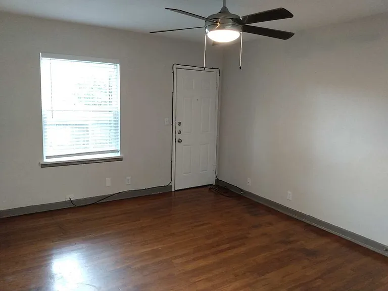 Upgraded Apartments In Arlington Heights! — Photo 12
