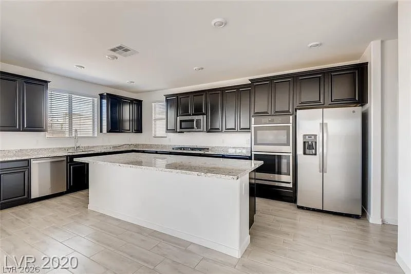3 bed, 2.5 bath, 1902 sqft, $2,900 — Photo 2