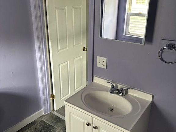 3rd image of 1322 Alpine Ave NW APT 1