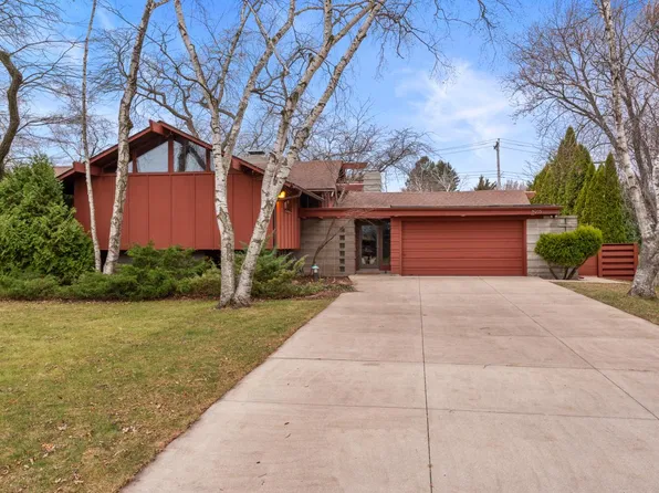 8935 North Tennyson DRIVE, Bayside, WI 53217